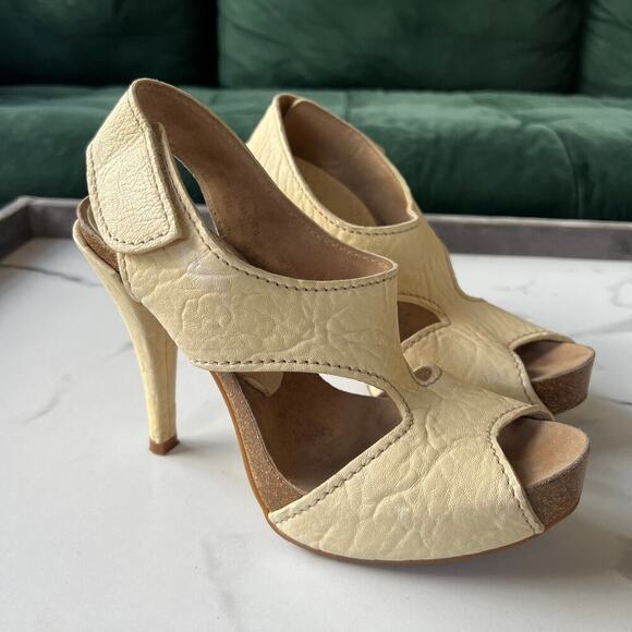 Pedro Garcia Cream Leather Cut Out Peep Toe Slingback Heels Size 38.5 - Picture 2 of 12